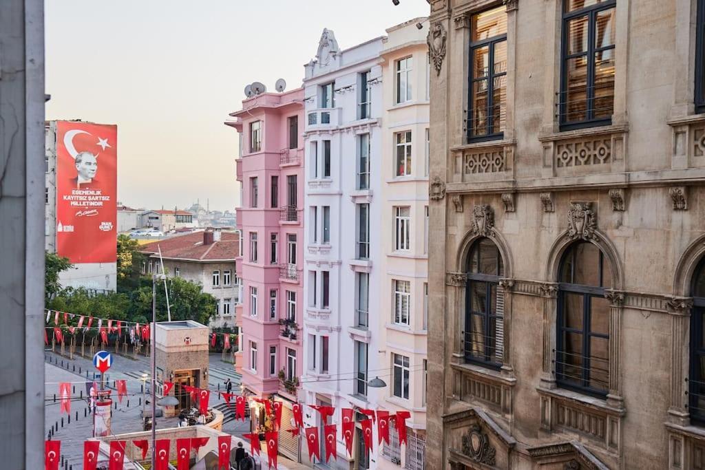 Stunning 2br 1 Min Metro&galata Daire