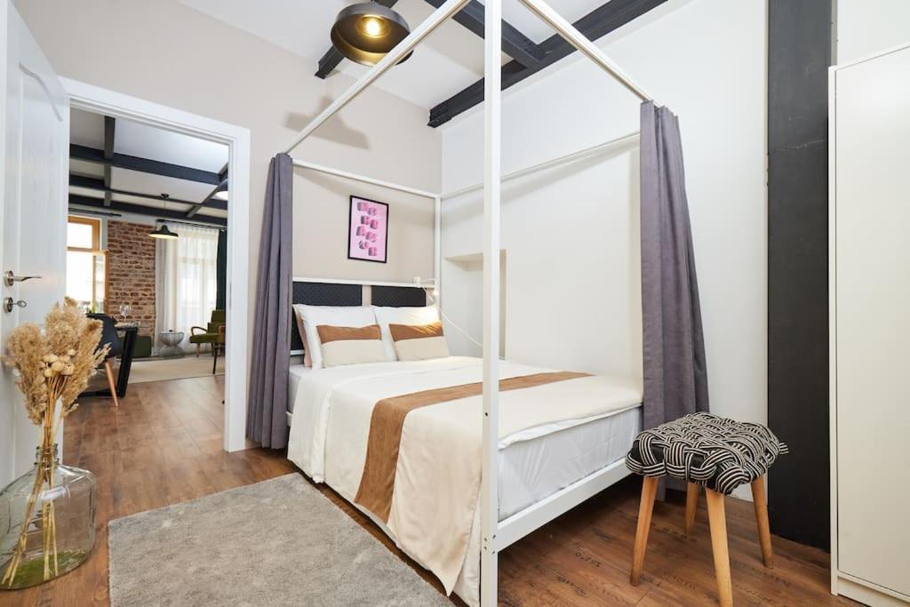 Stunning 2br 1 Min Metro&galata Daire İstanbul