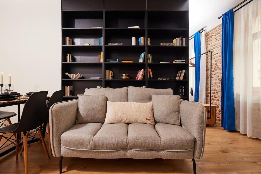 Daire Stunning 2br 1 Min Metro&galata *